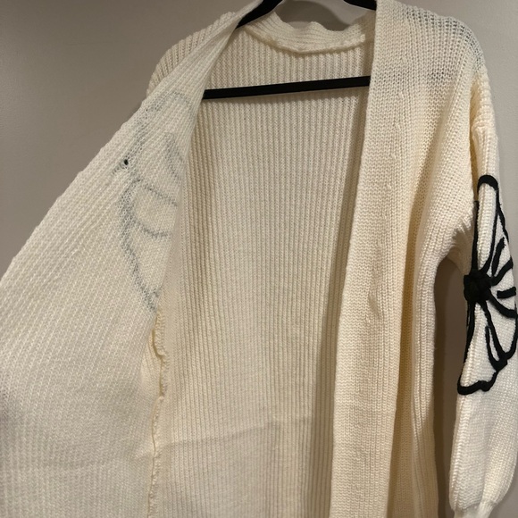 Soft & Cozy Black Flower Embroidered Cardigan Duster Cable Knit Off White NEW - Picture 8 of 15